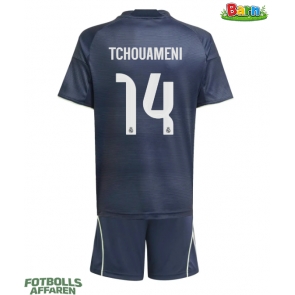 Real Madrid Aurelien Tchouameni #14 Bortaställ Barn 2025-26 Kortärmad (+ Korta byxor)